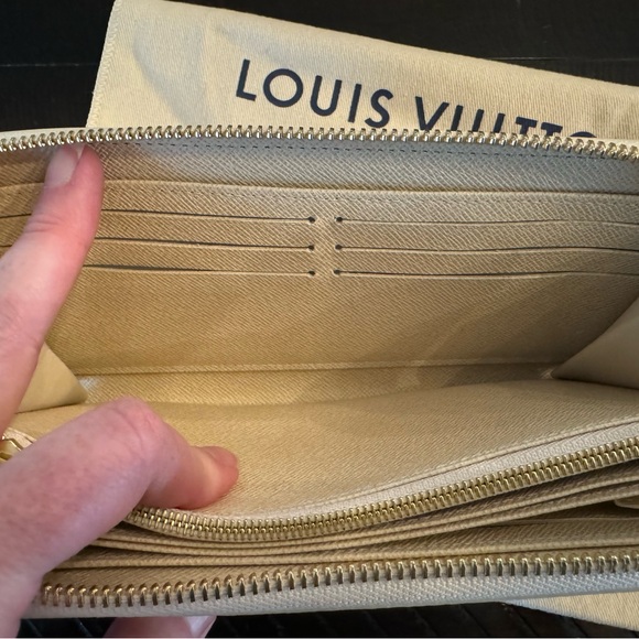 Louis Vuitton Zippy Wallet Damier Azur - Picture 8 of 12